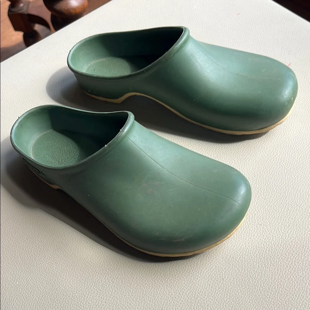 Sloggers Green Slip-On Garden Clogs made in USA - Picture 1 of 6